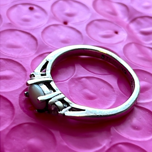 Vintage Avon sterling silver Opal and 2 CZ ring. s 7 - Picture 6 of 6